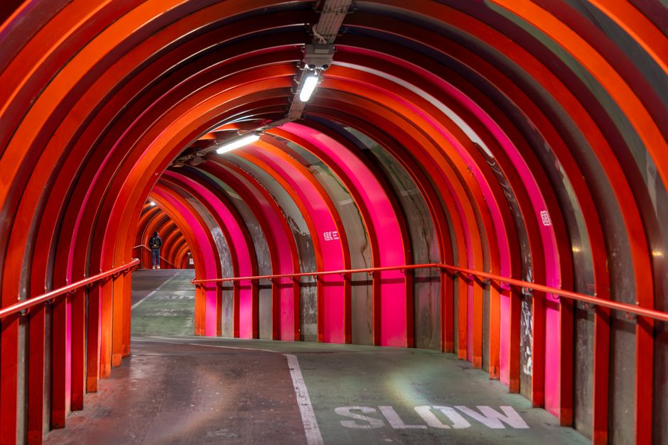 Gezellige tuin met slimme lichttechnologie.